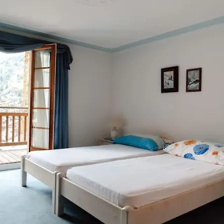 Cozy Chalet In 체르마트